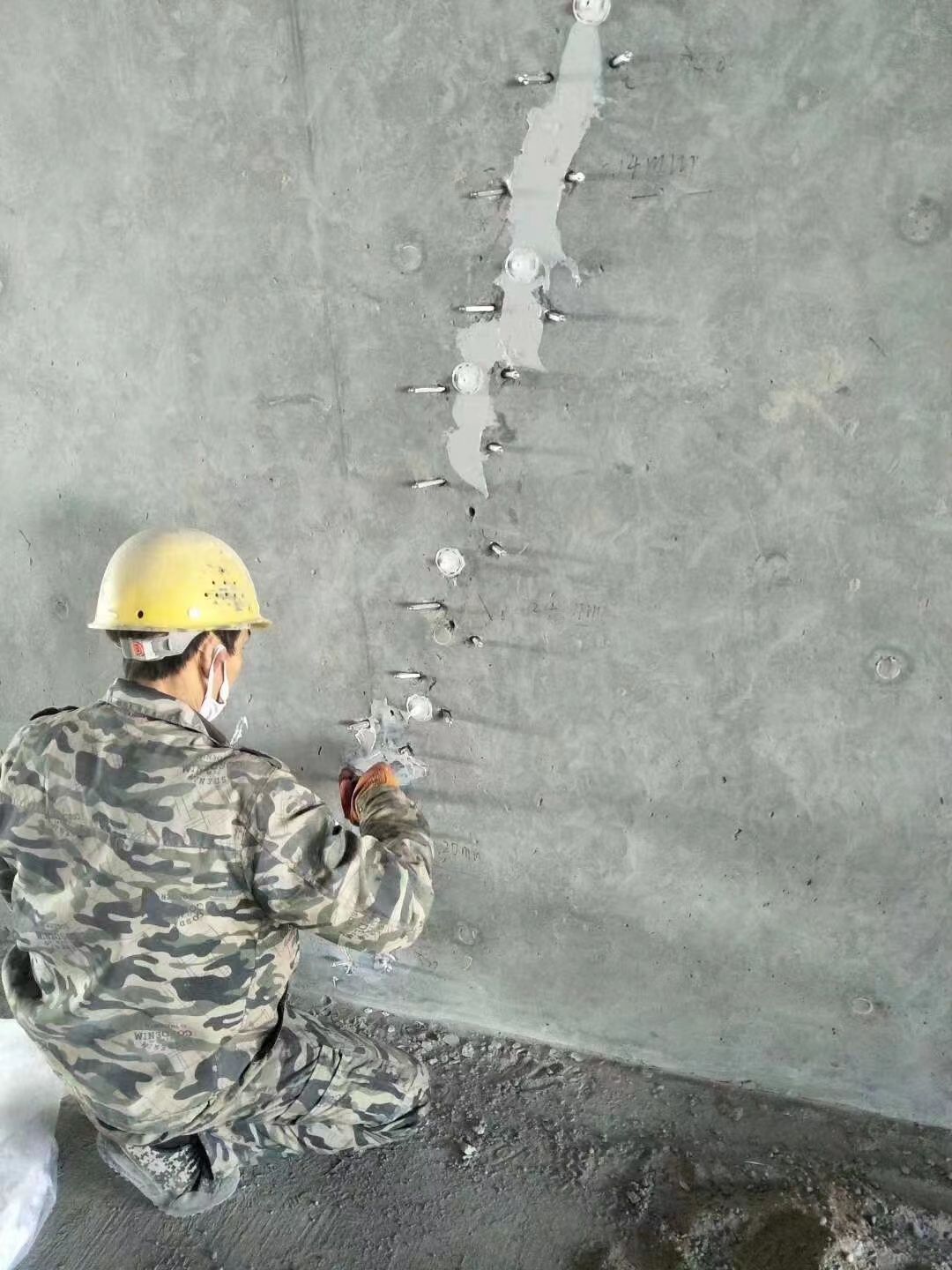 普洱混凝土楼板裂缝加固施工的方案